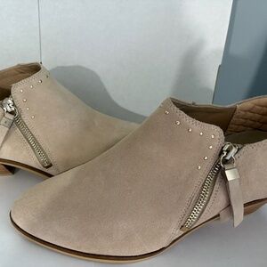 Dr. Scholl's Ladies 9 Taupe Suede Side-zip